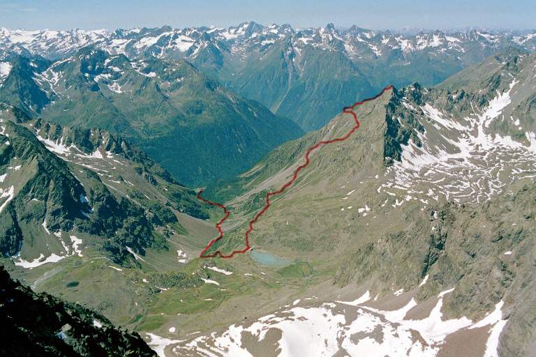 Blick vom Hohen Seeblaskogel zum Winnebachsee und Gänsekragen mit ungefährem Aufstiegsweg.