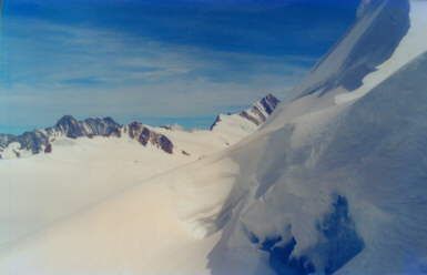 Blick zum Ewigschneefeld; in Bildmitte ist noch ein Teil des Groß-Fiescherhorns zu sehen