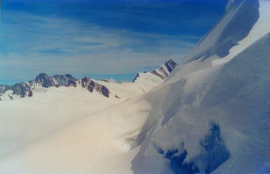 Blick zum Ewigschneefeld; in Bildmitte ist noch ein Teil des Gro-Fiescherhorns zu sehen