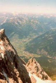 Blick von der Zugspitze nach Ehrwald