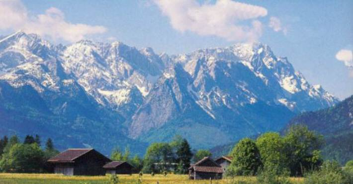 Zugspitze, Jubiläumsgrat und Alpspitze (v. rechts nach links)